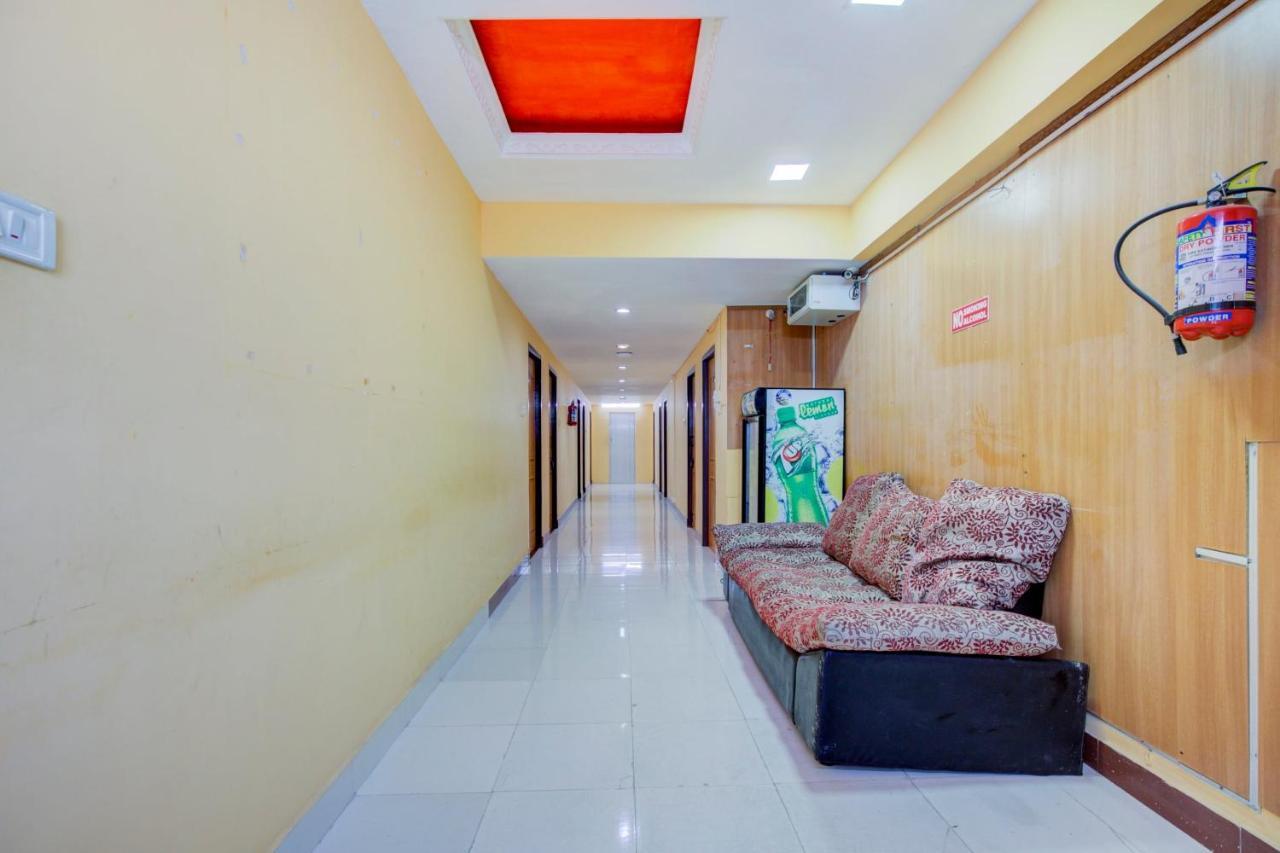 Hotel Oyo Flagship Amutha Residency Chennai Exterior foto